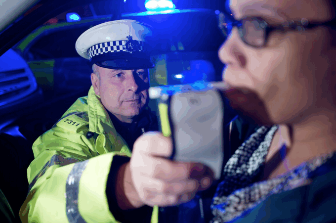 A Pavia da settembre postazioni con alcoltest gratuiti nei luoghi della movida