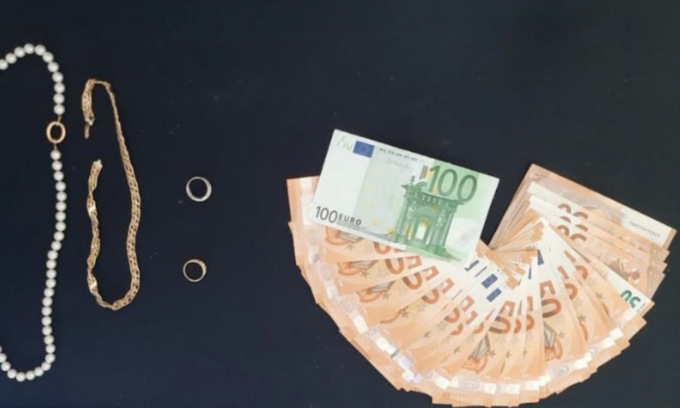 Si fingono carabinieri e truffano una 76enne a Broni, rubati 1400 euro e molti gioielli