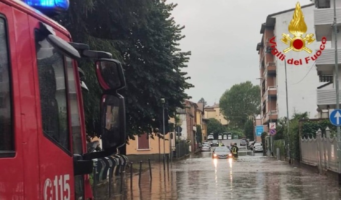 Maltempo in provincia di Pavia: oltre 100 interventi dei Vigili del Fuoco per allagamenti e alberi caduti