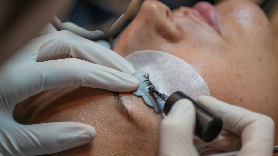 Laminazione ciglia: un trattamento accessibile o di lusso?