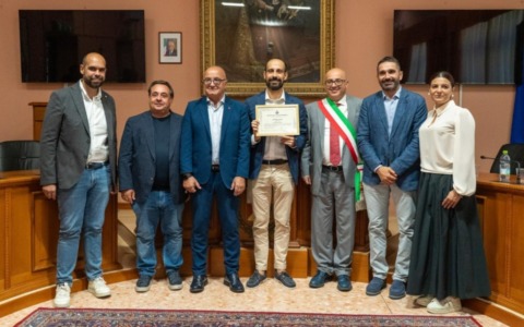 Il sindaco Michele Lissia ottiene la cittadinanza onoraria di Calangianus, suo paese d’origine