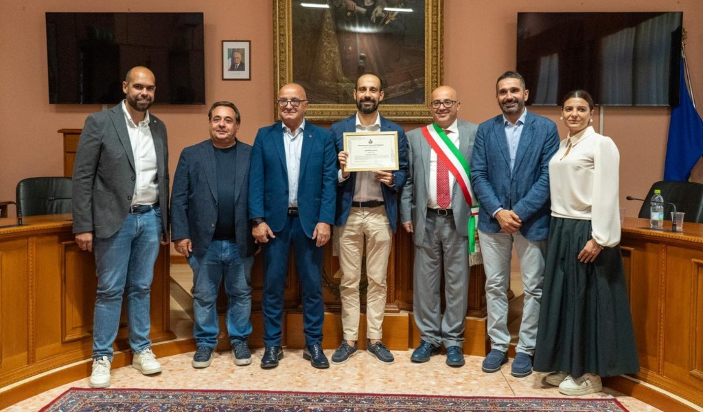 Il sindaco Michele Lissia ottiene la cittadinanza onoraria di Calangianus, suo paese d’origine
