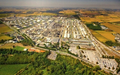Alla Raffineria Eni di Sannazzaro il carburante sequestrato rinasce per i Vigili del Fuoco