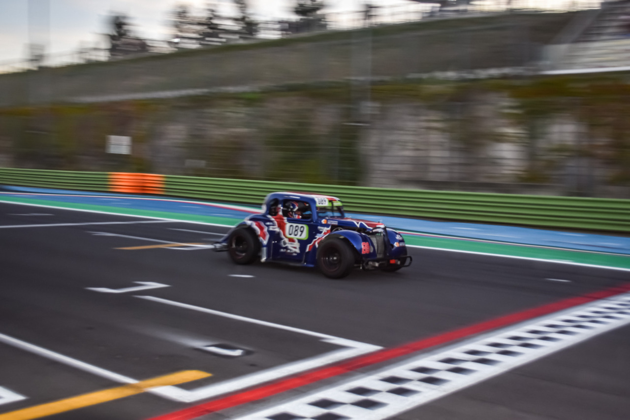 La Toscano Racing rientra dalla pausa estiva con solidi risultati nel penultimo round del campionato Legend Cars Italia