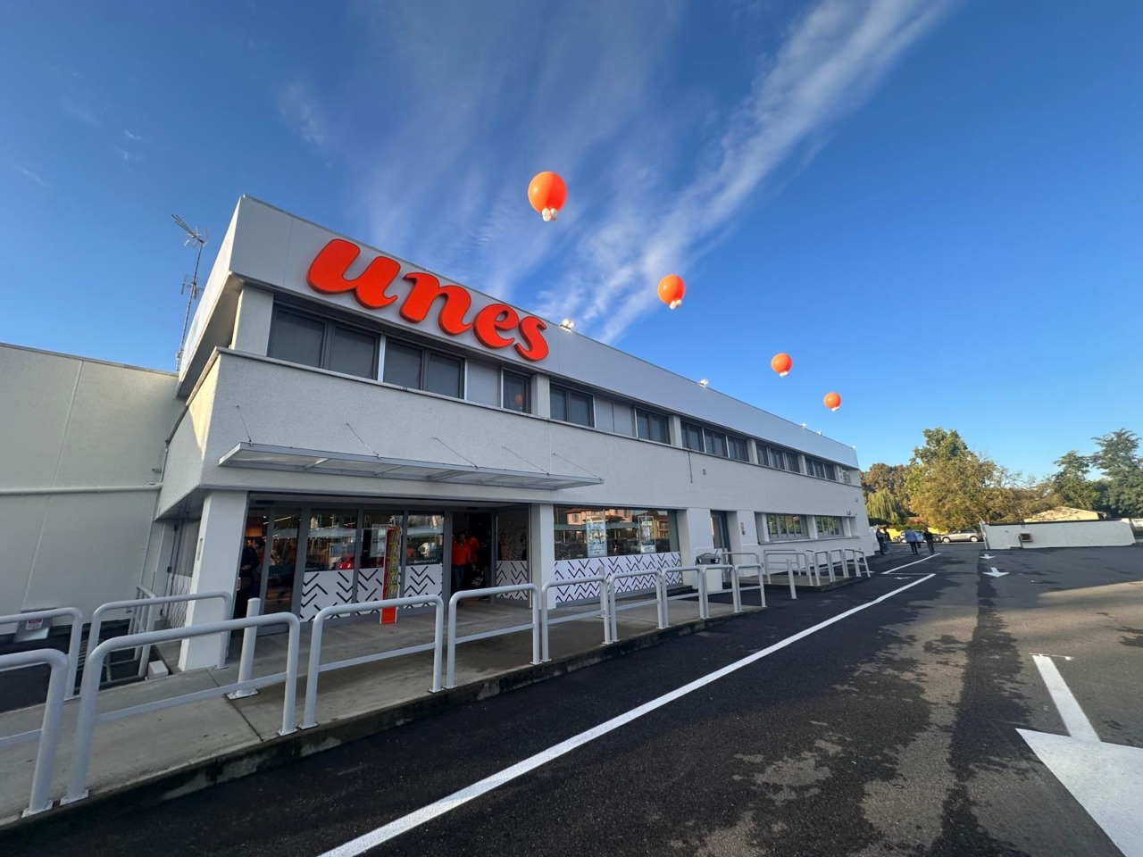 Unes rafforza la sua presenza a Pavia con una nuova apertura e il restyling dei negozi