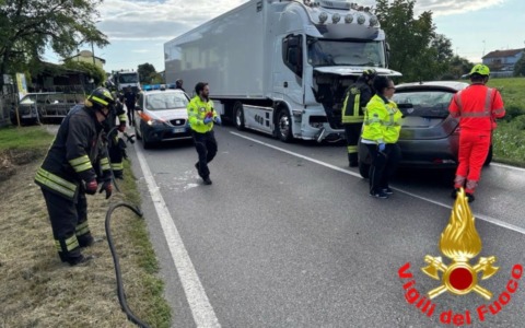 Incidente a Chignolo Po tra auto e mezzo pesante, muore una donna di 68 anni