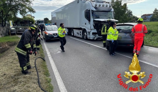 Incidente a Chignolo Po tra auto e mezzo pesante, muore una donna di 68 anni