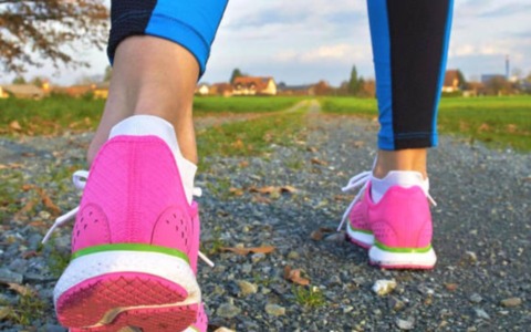 Pavia si tinge di rosa: torna la camminata per la prevenzione dei tumori femminili