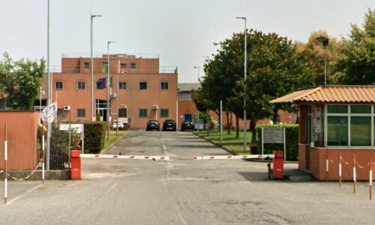 La direzione del carcere di Pavia compra 720 profilattici ai detenuti: “Motivi terapeutici”. Sappe: “Una barzelletta”