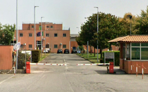 La direzione del carcere di Pavia compra 720 profilattici ai detenuti: “Motivi terapeutici”. Sappe: “Una barzelletta”
