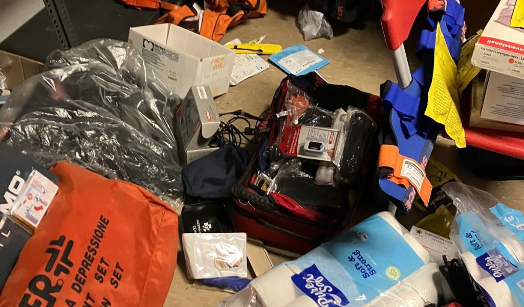 Furto nella sede della Croce Rossa di Voghera: rubate attrezzature sanitarie e divise