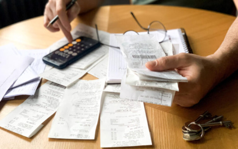 Energia elettrica, da A2a contributo volontario per ridurre le bollette: 60 euro di bonus