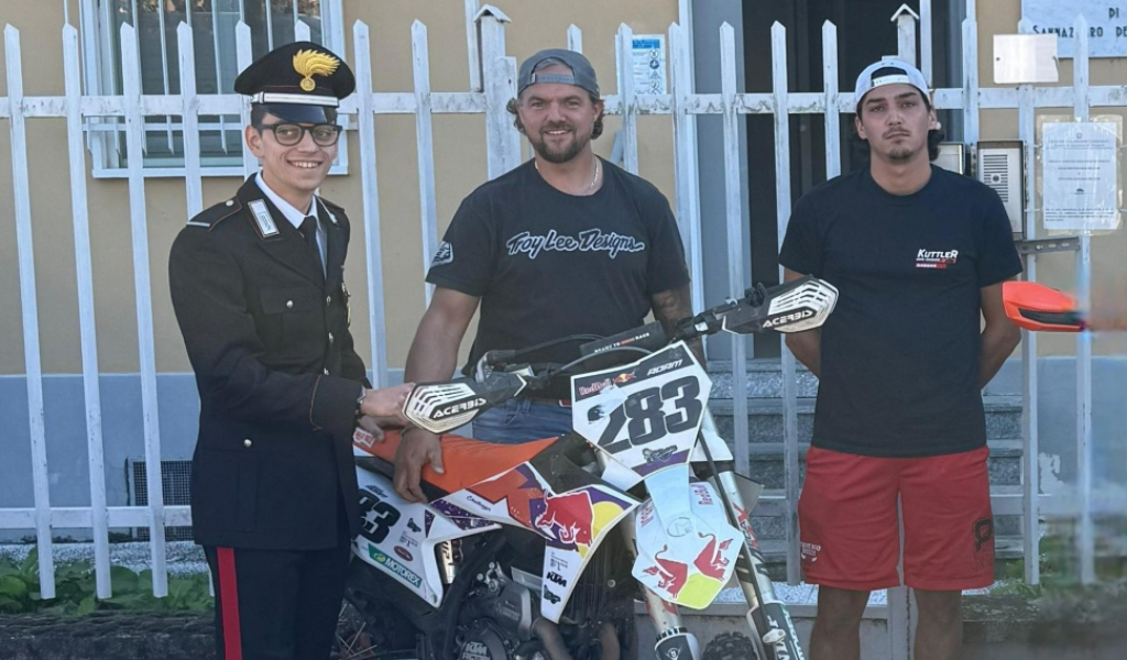 Gli rubano il furgone con all’interno due moto da cross, li ritrova grazie al GPS