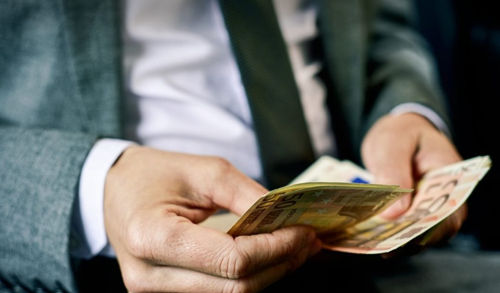 Se non paghi “Ti sciolgo nell’acido”: cinque arresti per estorsione, tra cui un ex finanziere in congedo