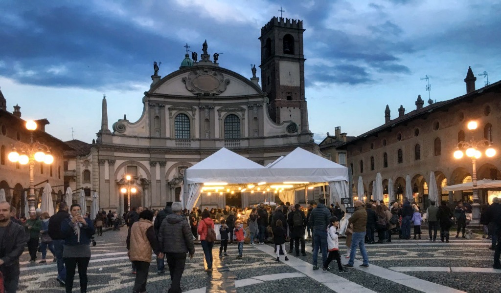 ChocoDucale 2025: la dolcezza del cioccolato torna in Piazza Ducale a Vigevano