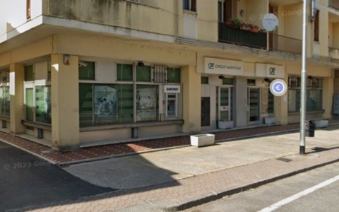 Torna a colpire la “banda della marmotta”, nella notte esplode il Bancomat della Crédit Agricole