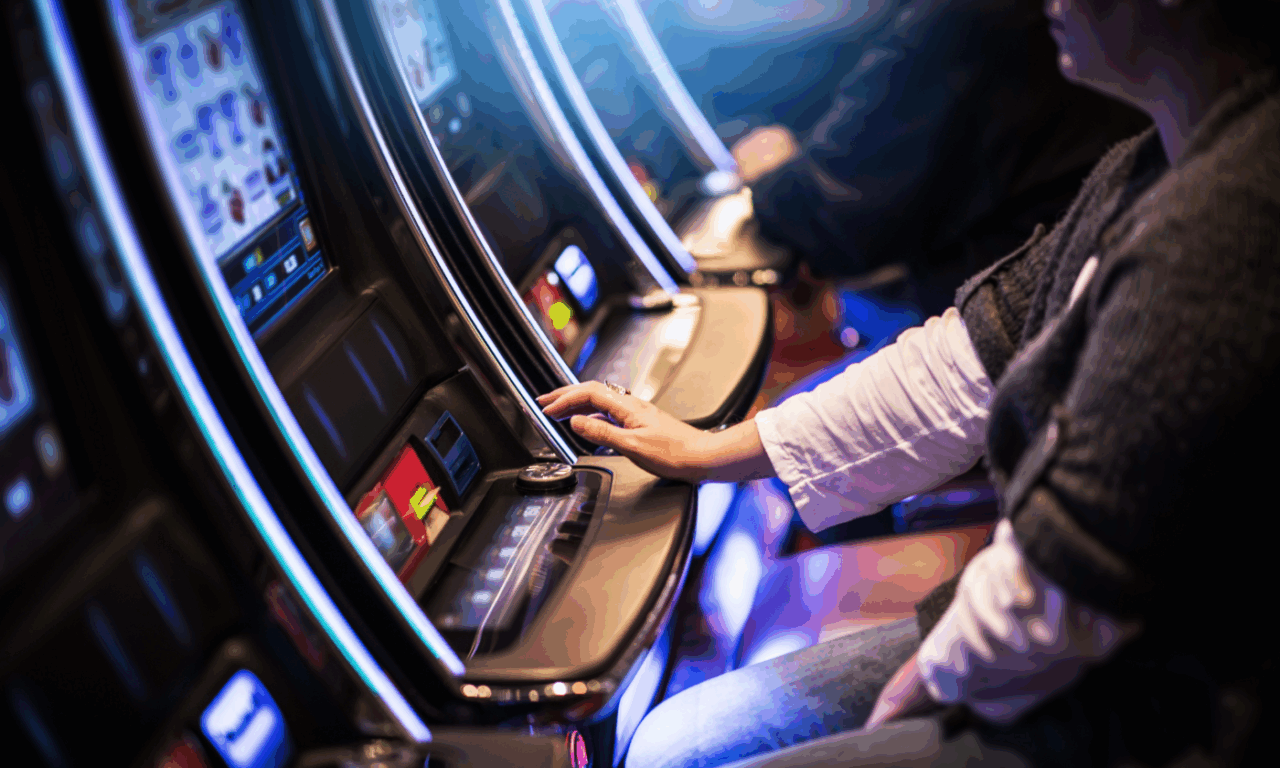 Minori nella sala giochi: sospesa attività commerciale a Voghera