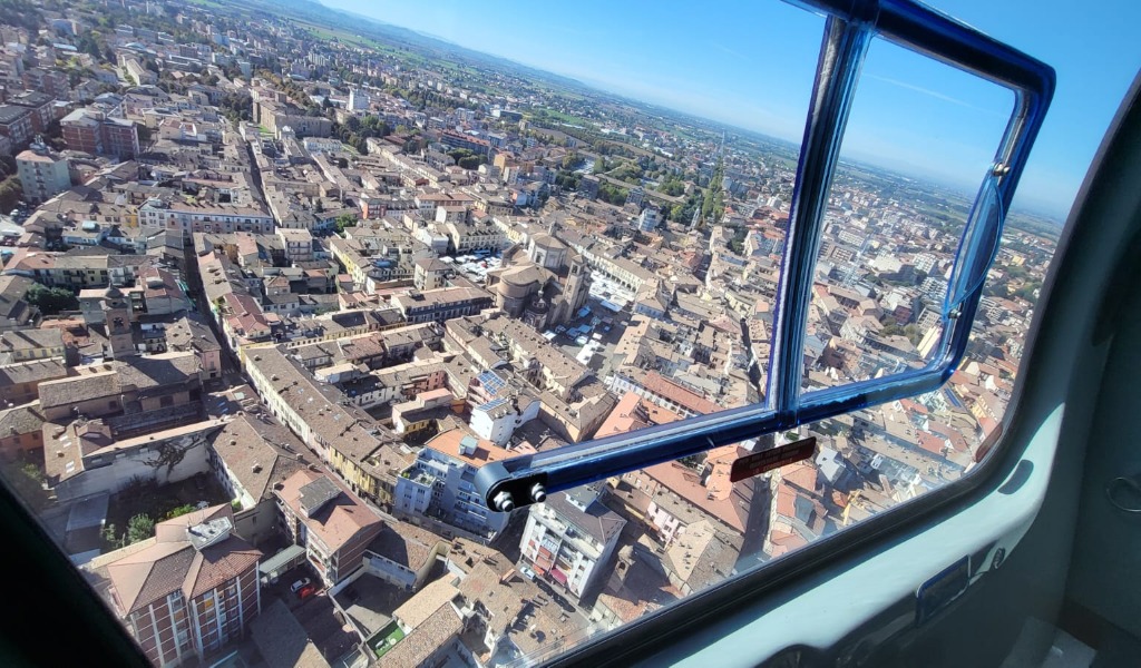 Carabinieri in volo su Voghera e Lomellina: ricognizione aerea per la sicurezza del territorio