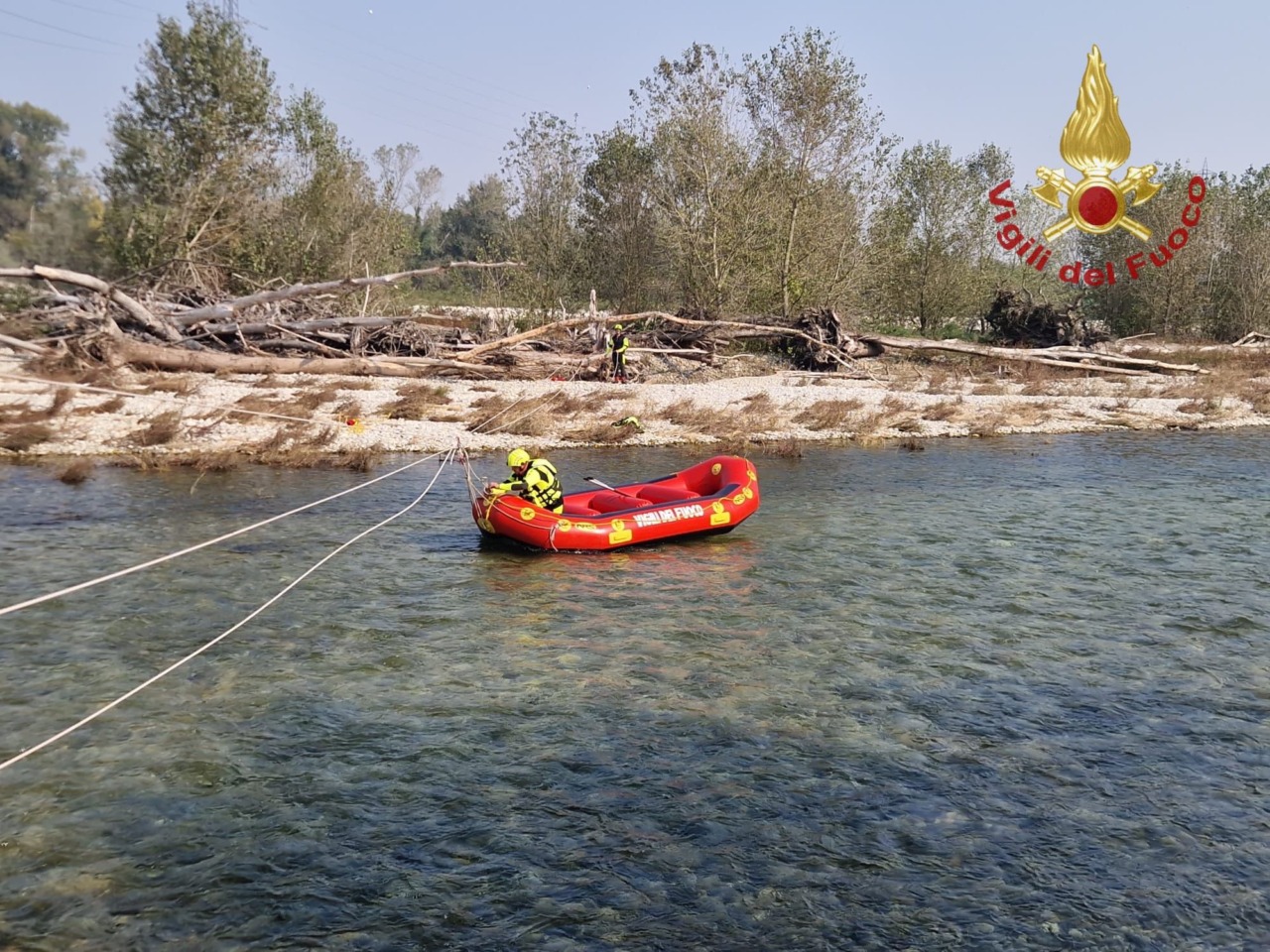 Persone in difficoltà sul fiume Ticino… ma è un’esercitazione dei Vigili del Fuoco