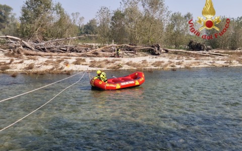 Persone in difficoltà sul fiume Ticino… ma è un’esercitazione dei Vigili del Fuoco