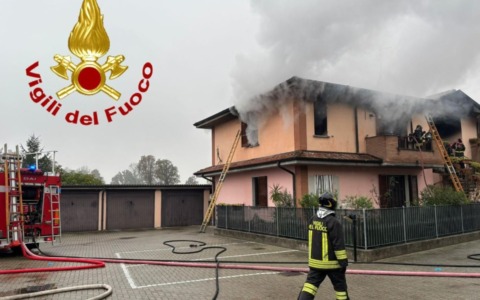Incendio in abitazione a Magherno: appartamento distrutto dalle fiamme