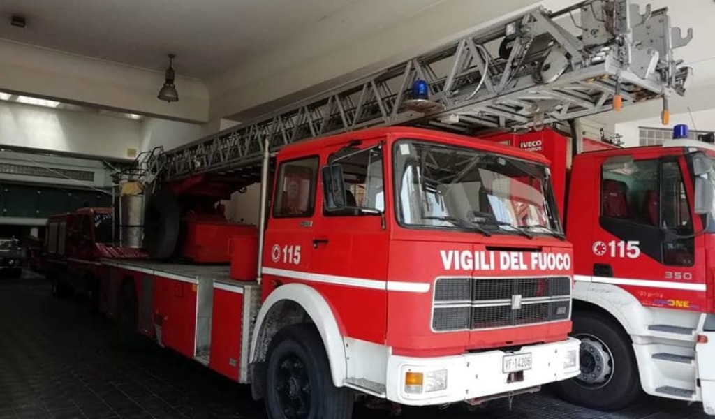 Pavia senza autoscala funzionante: i sindacati dei Vigili del Fuoco lanciano l’allarme sicurezza