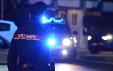 Lite tra donne a Vigevano: minacciata con un coltello da cucina per un video pubblicato sui social