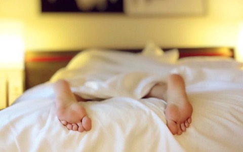 Meglio l’ora legale o quella solare? Una ricerca (anche Pavese) svela gli effetti sul ritmo biologico