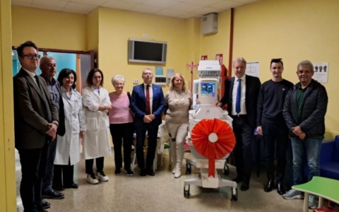 Donata un’incubatrice di ultima generazione alla Pediatria dell’Ospedale Civile di Vigevano