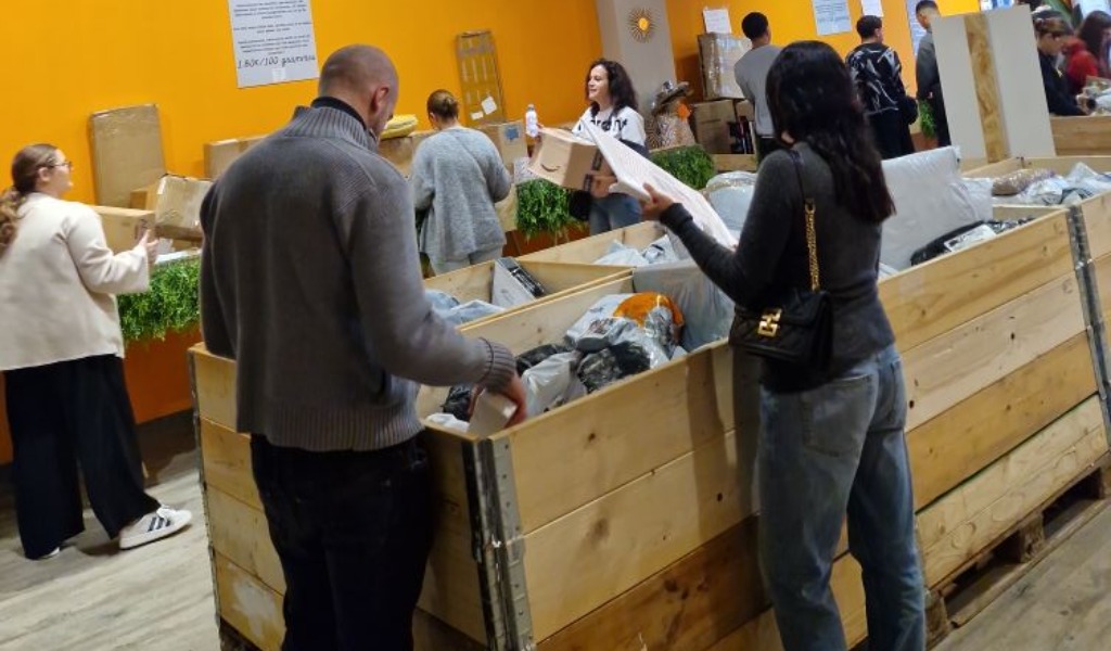 A Vigevano torna Poka Joïa, l’incredibile e divertente vendita di pacchi smarriti certificati