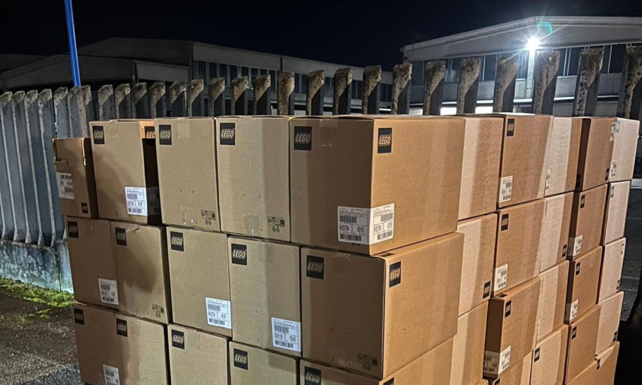 Assalto al camion di Lego in un parcheggio: colpo da 20mila euro sventato a Bressana Bottarone