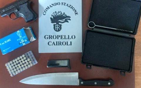 La lite al bar degenera, spunta un coltello e viene sparato anche un colpo di pistola
