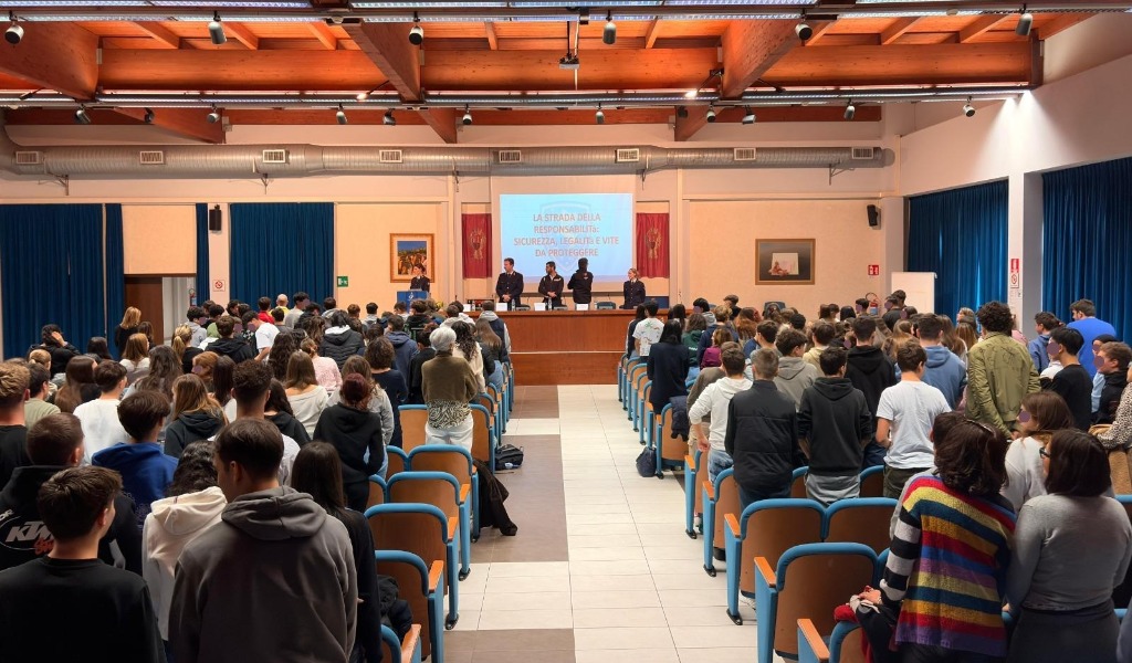 Sicurezza stradale, la Polizia incontra oltre 200 studenti degli istituti superiori di Pavia