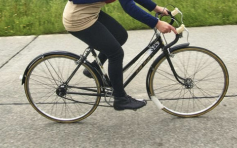 Paura per un incidente a Sommo: ciclista 63enne investita, trasportata in ospedale