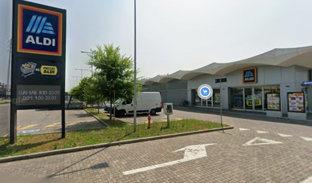 Paura nei supermercati della Lomellina: due rapine a mano armata in meno di 24 ore