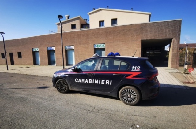 Tentano di far esplodere il bancomat: colpo sventato a Bornasco