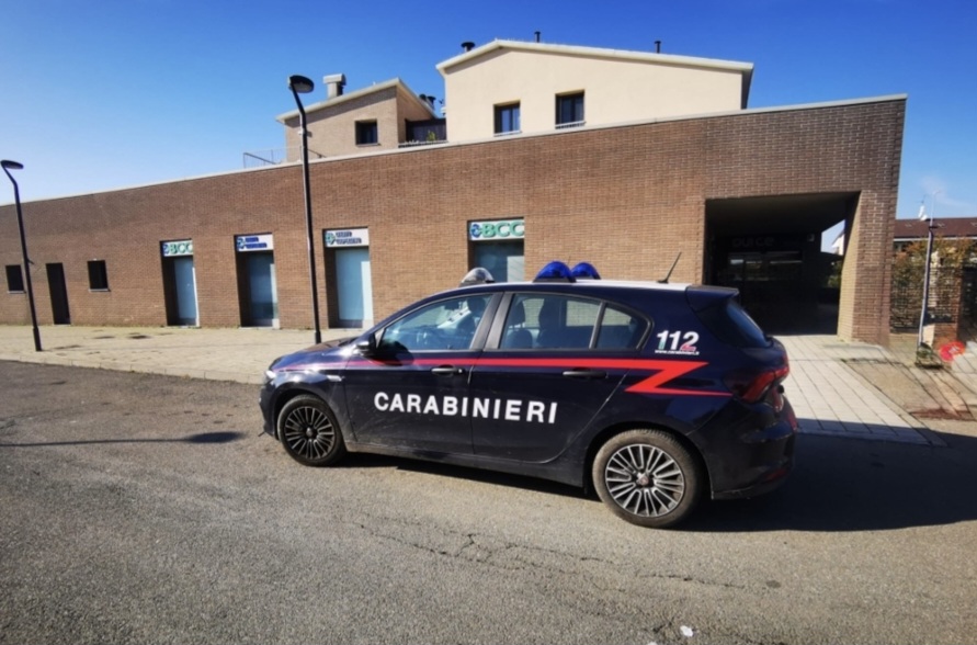 Tentano di far esplodere il bancomat: colpo sventato a Bornasco