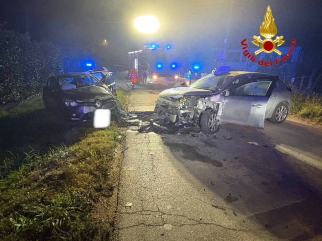 Scontro frontale a Inverno e Monteleone nella notte: due ragazze di 24 e 29 anni e un 37enne feriti