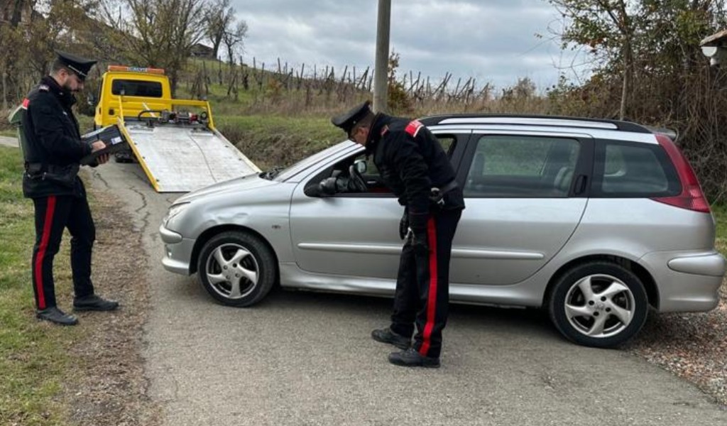 Non si ferma all’alt dei Carabinieri, automobilista senza patente denunciato dopo fuga spericolata