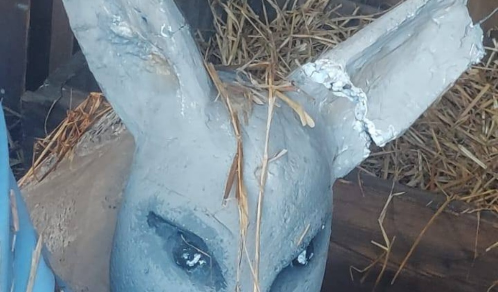 Danneggiato il presepe in piazza a Cilavegna: “Chiunque sia stato si vergogni”