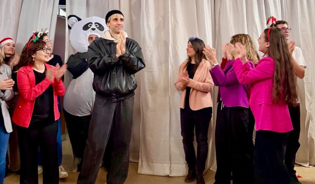 Donare sorrisi e far sentire i bambini dei piccoli “Supereroi”: Mr Rain alla Festa della Pediatria del San Matteo