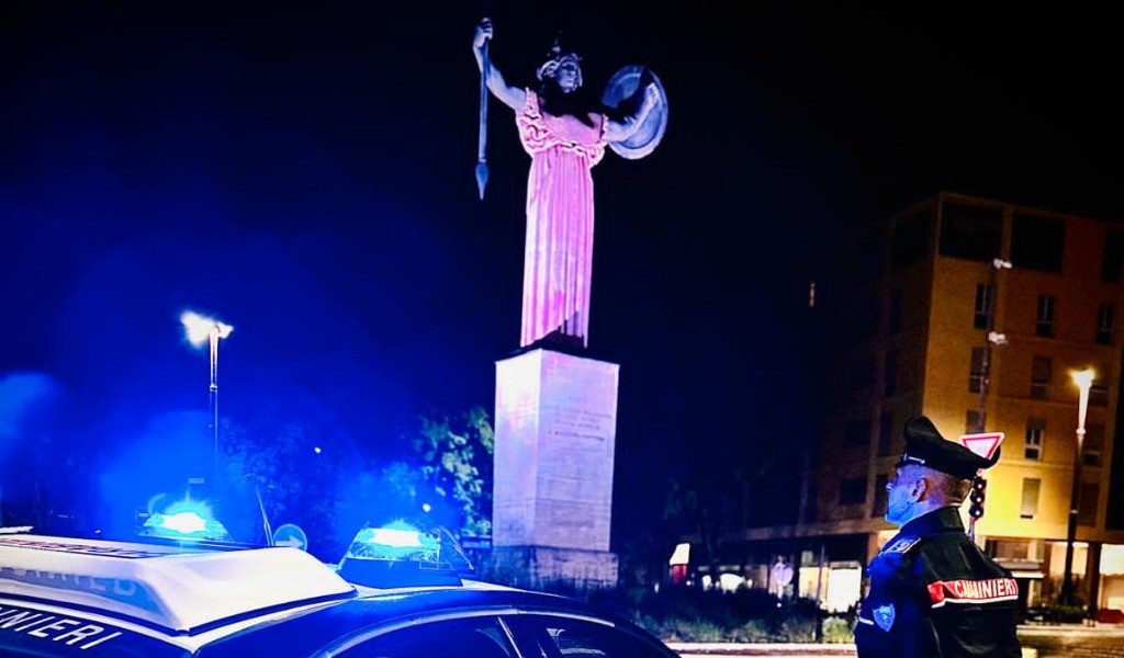 Controlli rafforzati in centro città a Natale: 152 persone identificate e 75 veicoli ispezionati