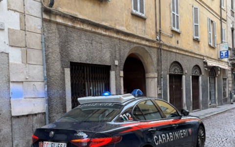 Sicurezza davanti alle scuole: continuano i controlli dei Carabinieri all’autostazione di Pavia