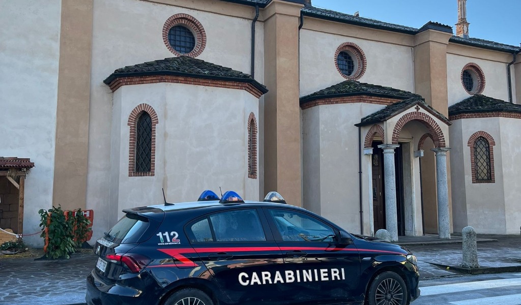 Sorpreso di notte a rubare le grondaie in rame della chiesa di Vidigulfo