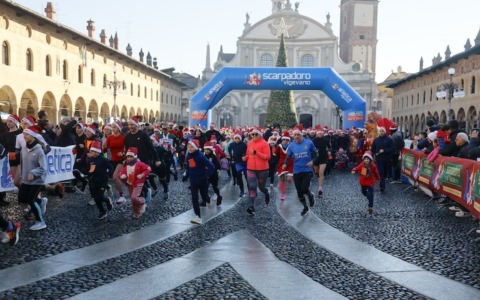A Vigevano oltre 700 partecipanti per la Scarpadoro di Natale