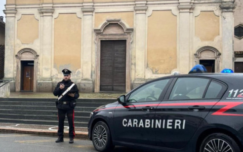 Furto nella canonica della chiesa di Pieve Porto Morone, identificati i ladri fuggiti con l’auto del prete