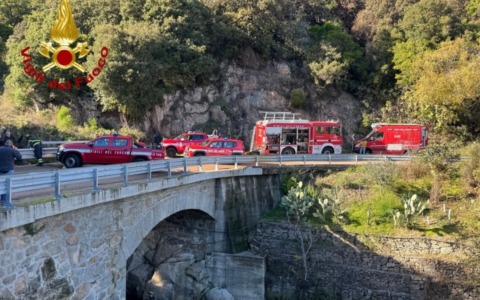 Tragedia in Sardegna, cadono con l’auto nel burrone: morti tre dipendenti di una ditta edile di Pavia