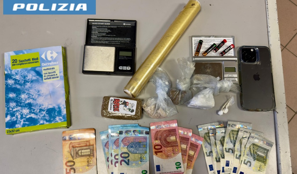 Spacciatore tenta la fuga gettandosi dall’auto in corsa, ma viene bloccato e arrestato