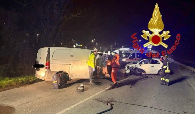 Frontale tra auto e furgone a Torrevecchia Pia: quattro feriti, uno in ospedale in elisoccorso