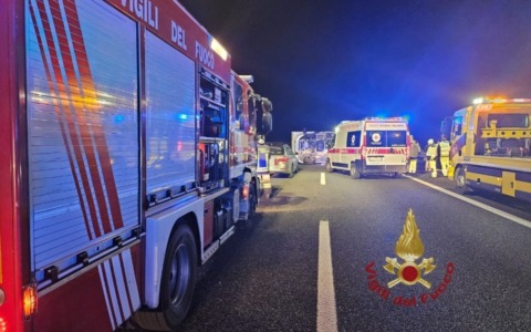 Camper si ribalta sulla A21: traffico in tilt tra Broni e Casteggio